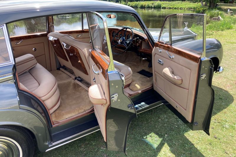 Frank Dale 1965 Rolls-Royce Silver Cloud III SCT100 by James Young Restoration Case Study