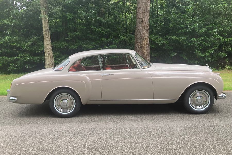 1961 Bentley S2 Continental
by H.J.Mulliner