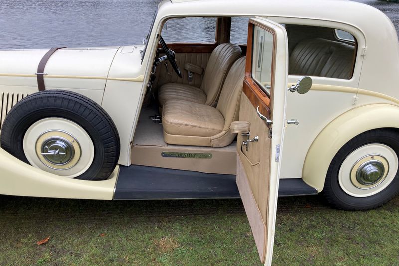 1939 Bentley 4 1/4 Litre Overdrive by Park Ward