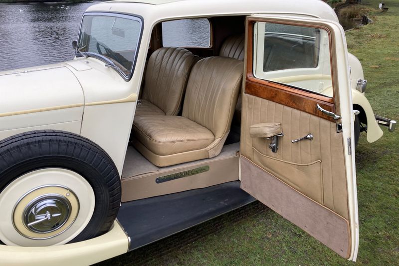 1939 Bentley 4 1/4 Litre Overdrive by Park Ward