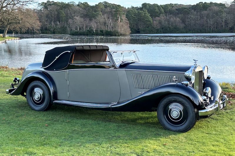 1937 Rolls-Royce Phantom III by Freestone & Webb