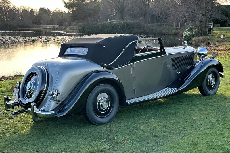 1937 Rolls-Royce Phantom III by Freestone & Webb