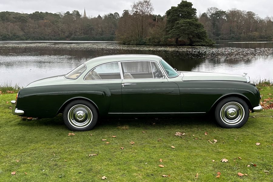 1961 Bentley S2 Continental
by H.J.Mulliner