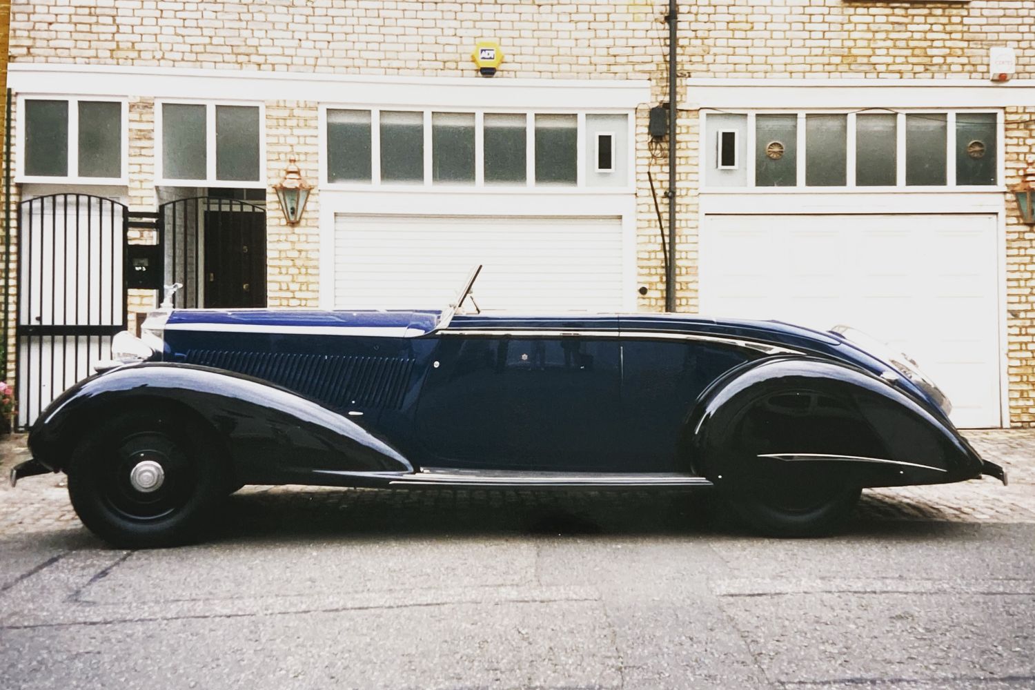 1937 Rolls-Royce Phantom III by Thrupp & Maberly