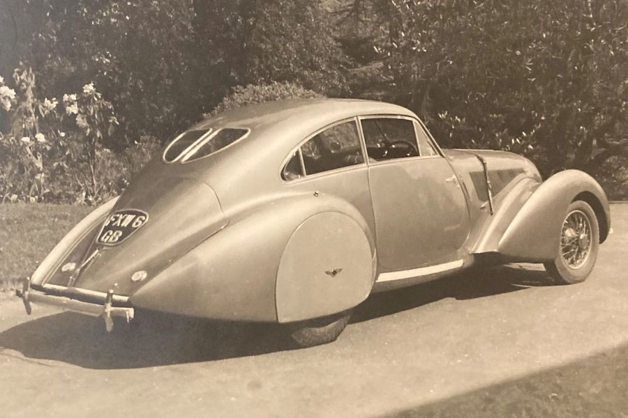 1938 Bentley 4 1/4 Litre
by Pourtout