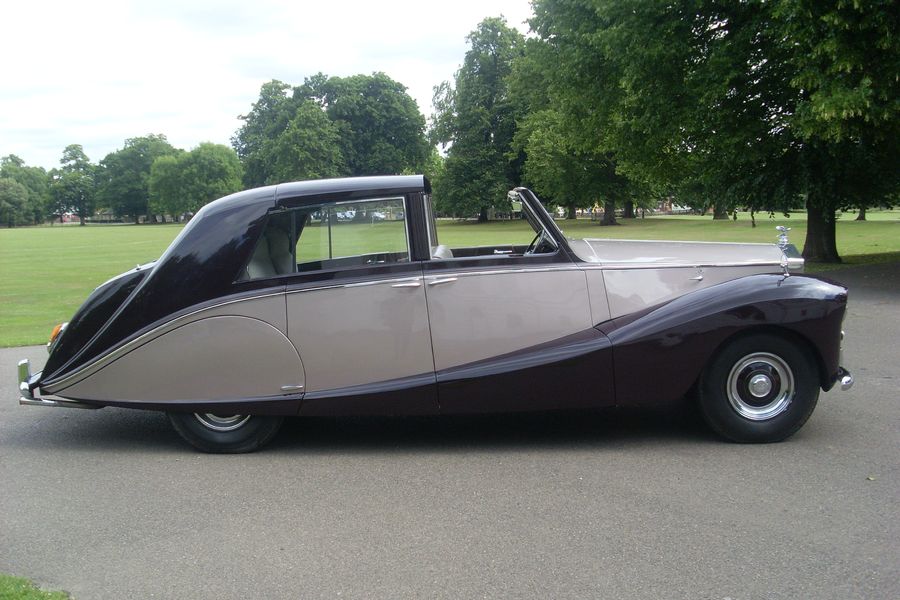 1953 Rolls-Royce Silver Wraith
by Hooper