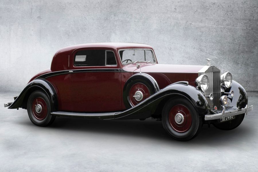 1938 Rolls-Royce Phantom III
by Hooper