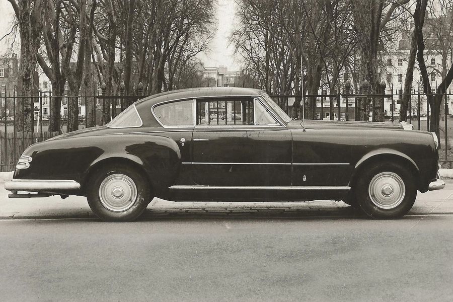 1952 Bentley Mk VI
by Pininfarina